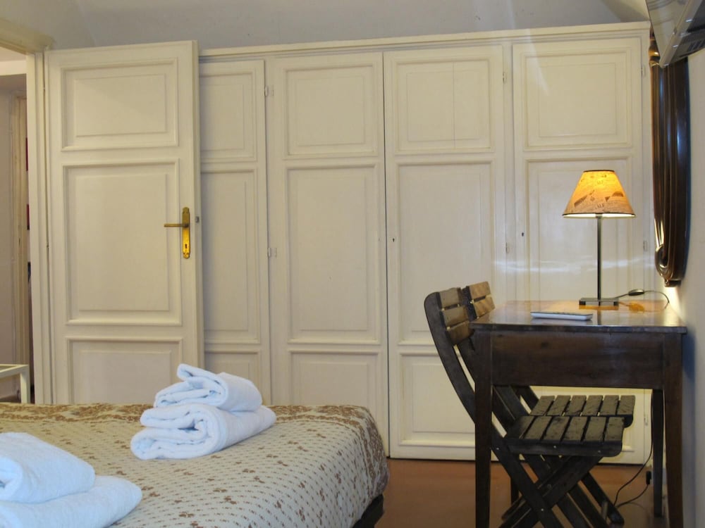 Aurora in Pantheon Apartment