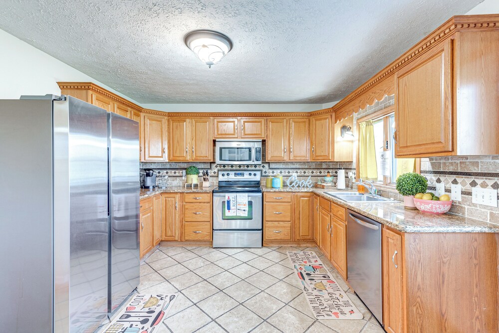 Game Room, Deck & Fire Pit: Covington Township Gem