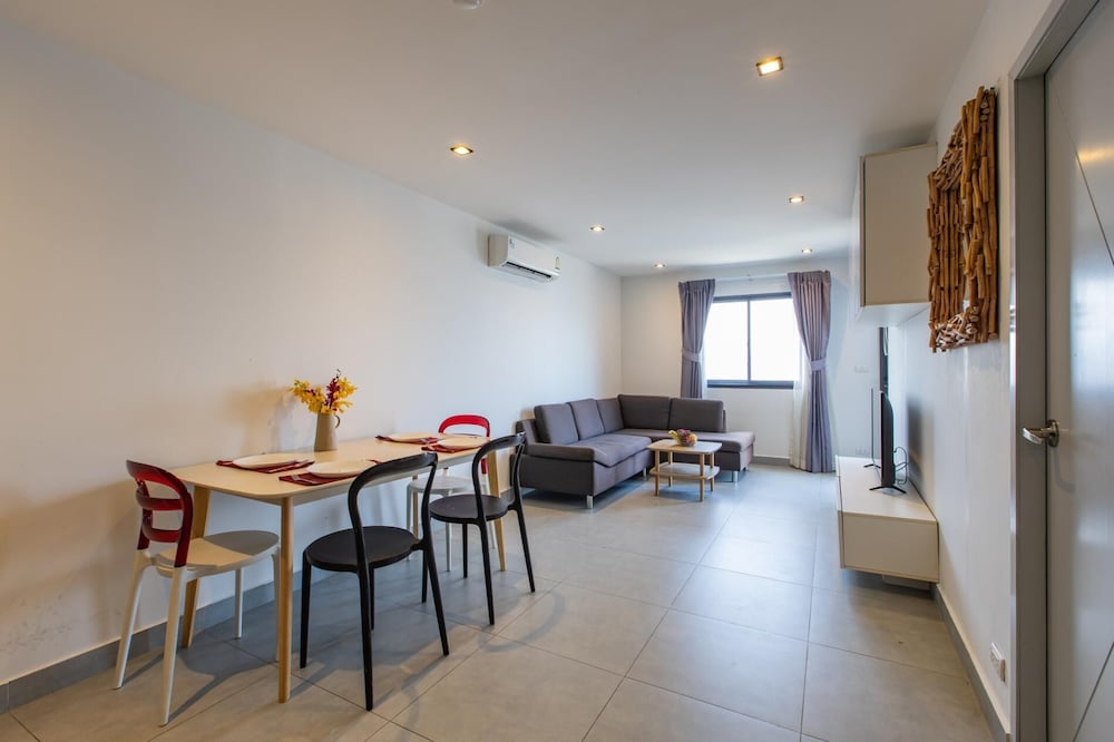 Modern Condo - 1BR T1-401