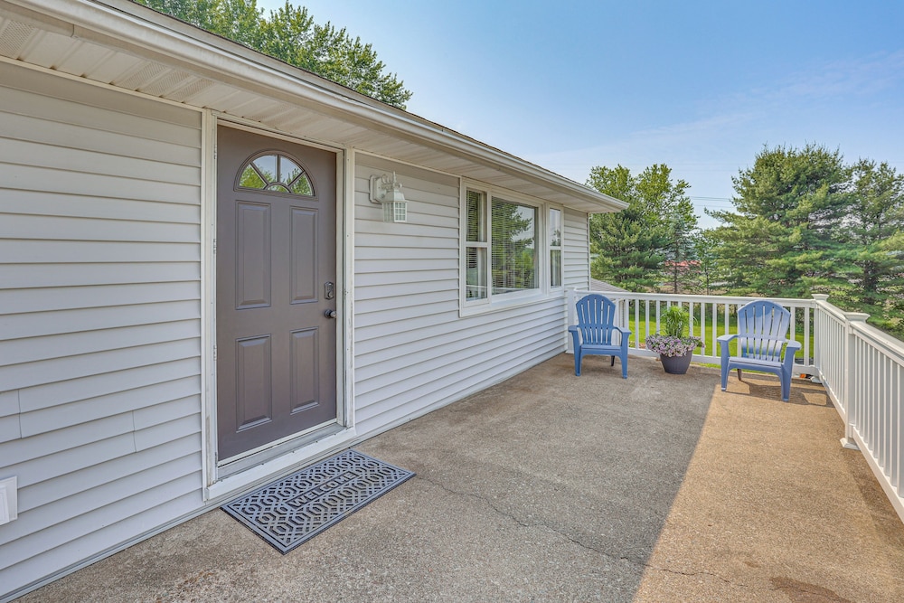 Fish, Hike & Golf: Leisurely Navarre Home w/ Yard!