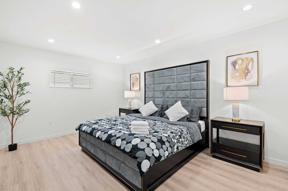 Not Affected by the Fire/spacious Modern Retreat w Luxury Amenities & Style