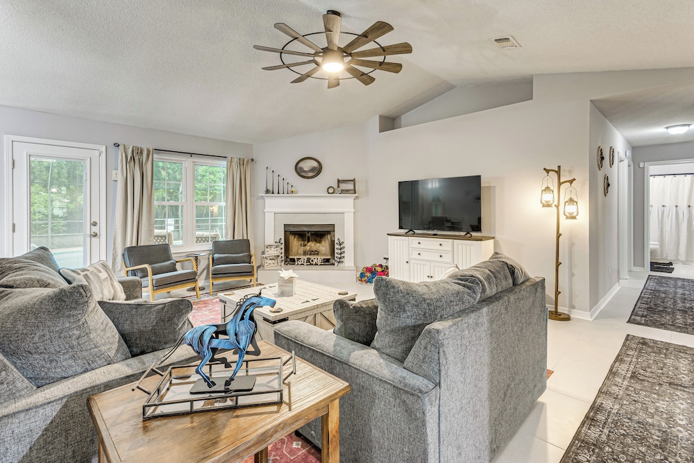 1 Mi to Zoo: 'rustic Bungalow' Gem in Gulf Breeze!