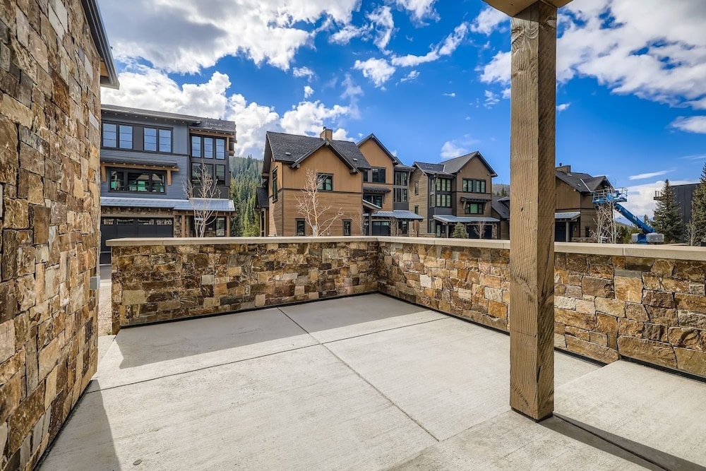 37 Alcove 3 Bedroom Townhouse