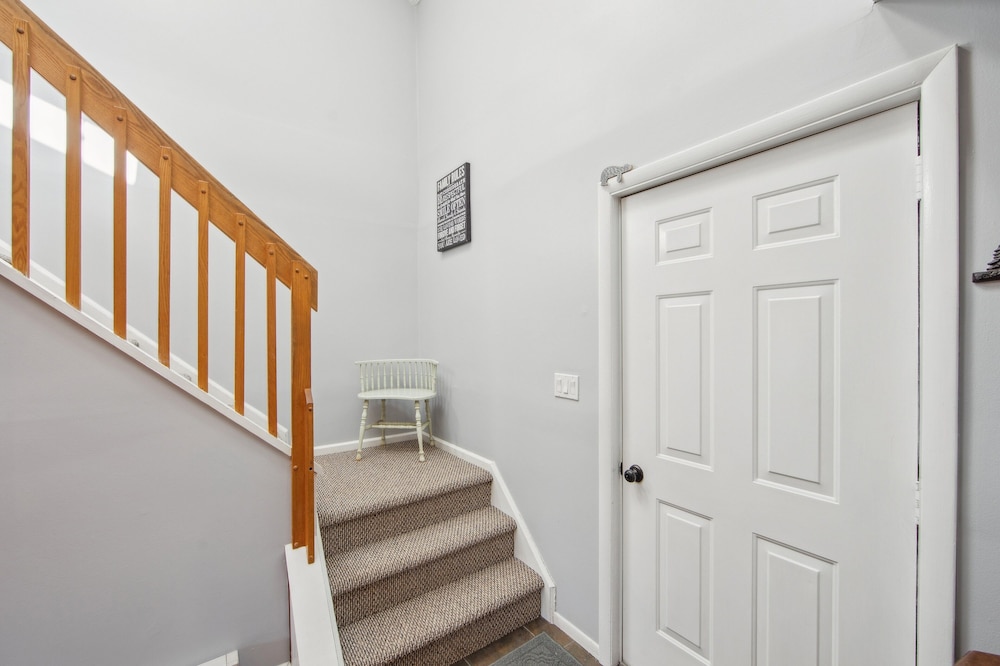 Hullabaloo 23E - Upgrade End Unit With Mountain Views 2 Bedroom Townhouse by The Summit at Gore Mountain