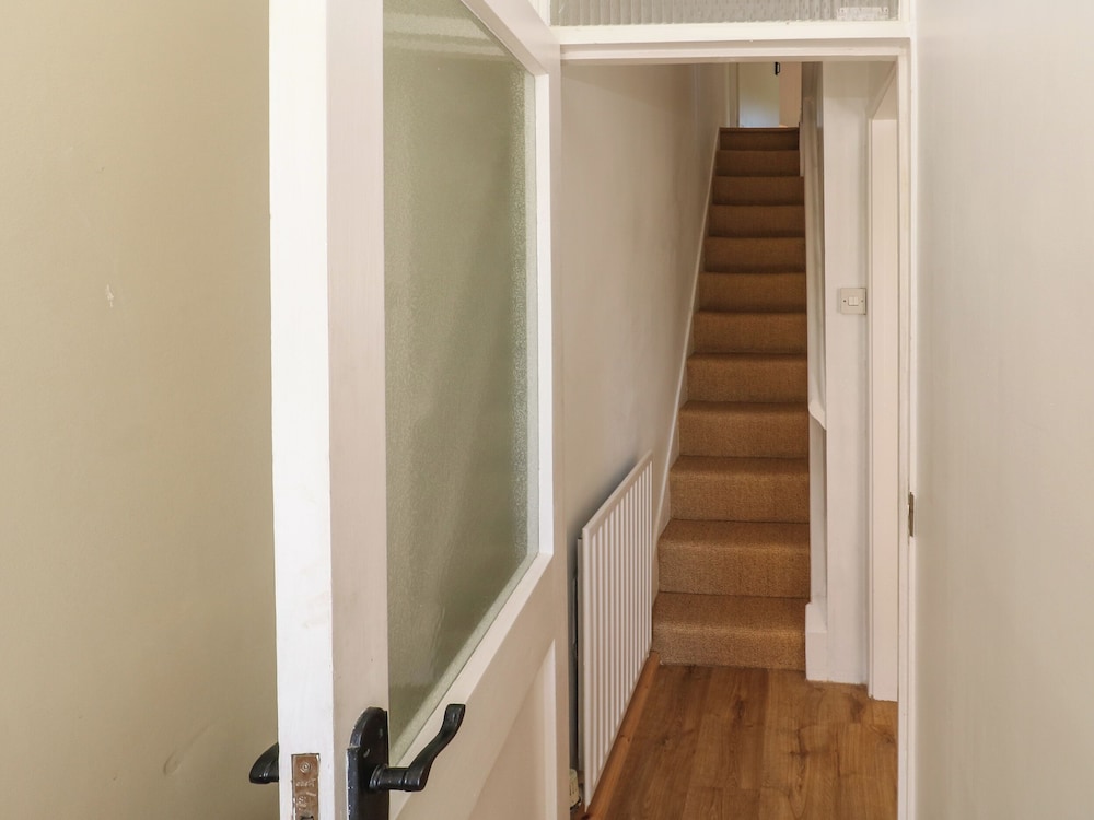 6 Bellair Road