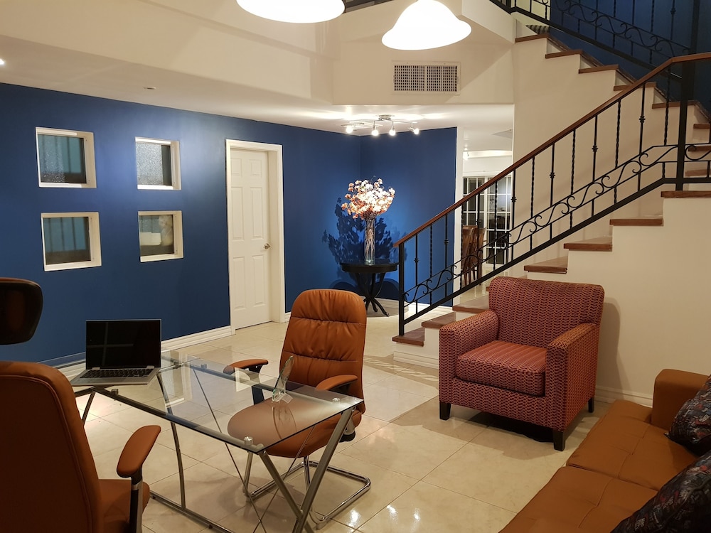 Residencia a 100 mts del consulado