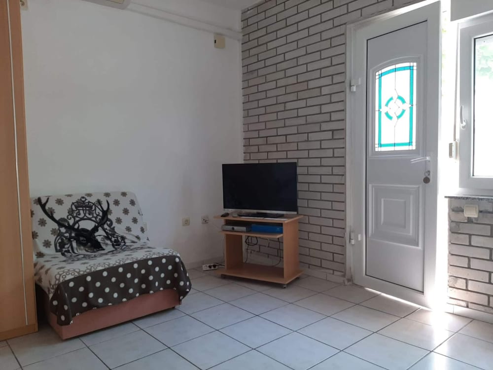 Lovely Apartment in Okrug Gornji near Bocici Beach view 4