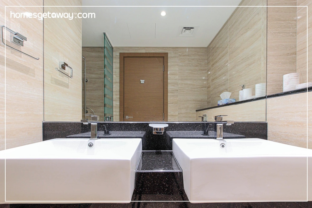 1BR Apt Residence Along Business Bay Canal