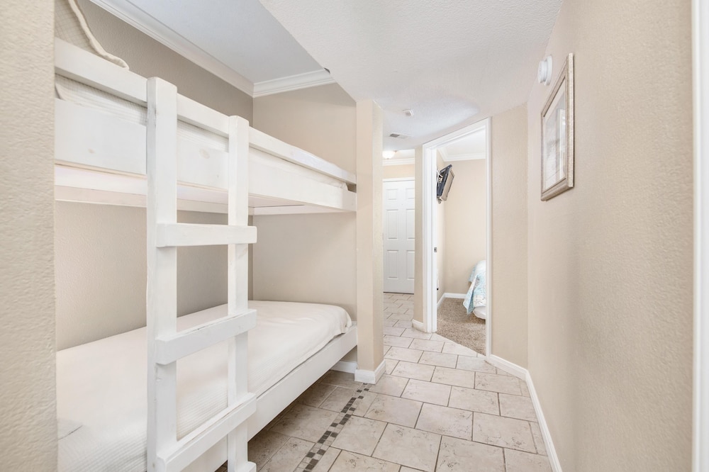 Seascape 1321 1 Bedroom Condo by RedAwning