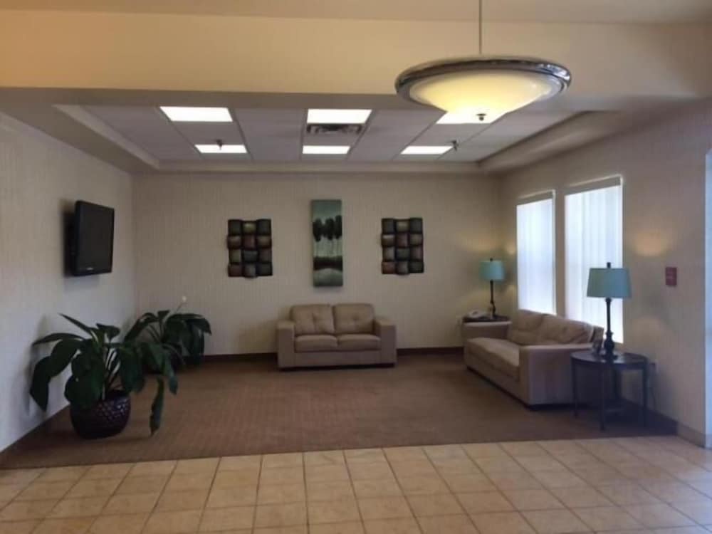 Fayetteville Vacations - Landmark Inn Fort Liberty - Property Image 22