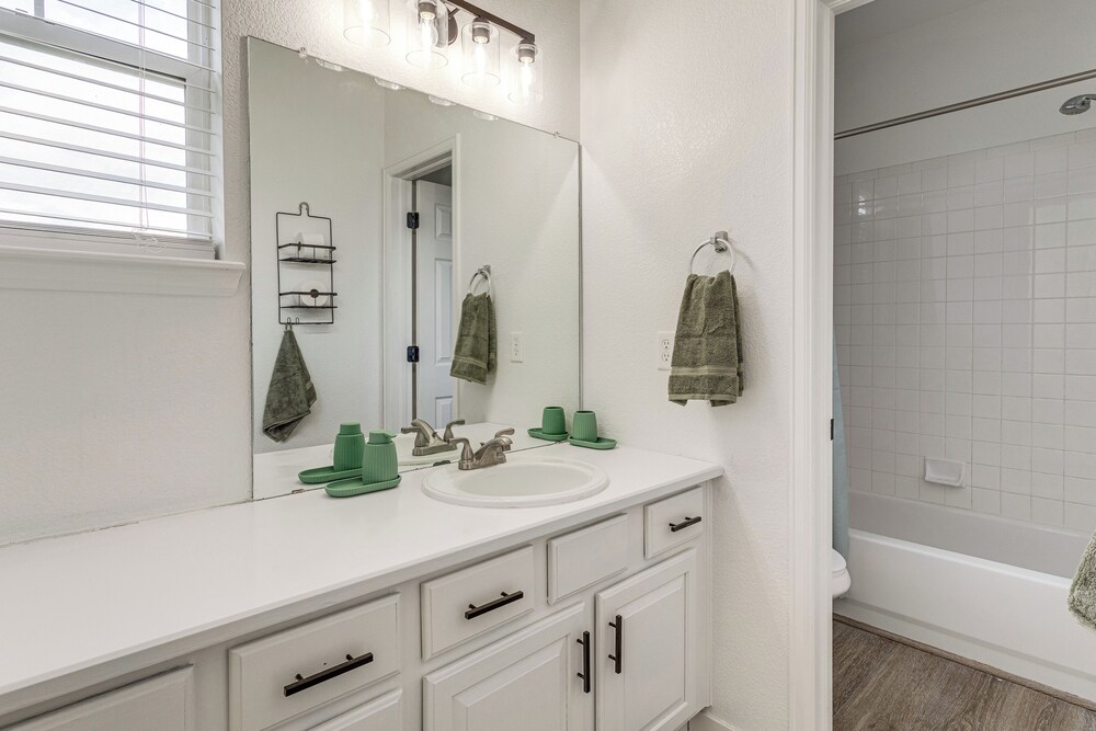 Seasonal Pool, Balcony: Quiet & Cozy Aurora Condo!