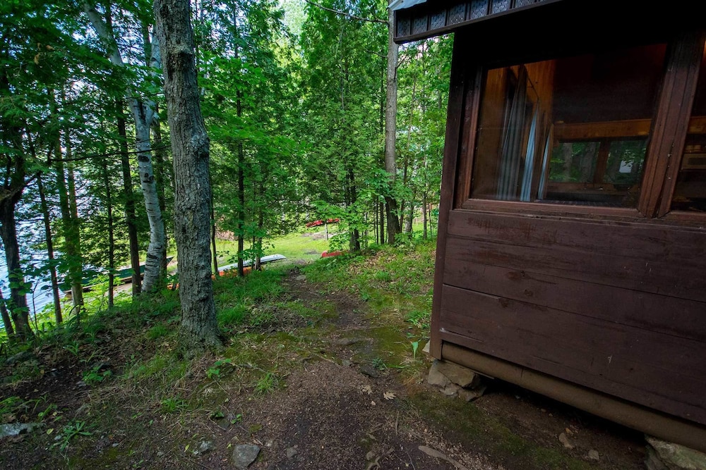 Fifth Lake Cottages