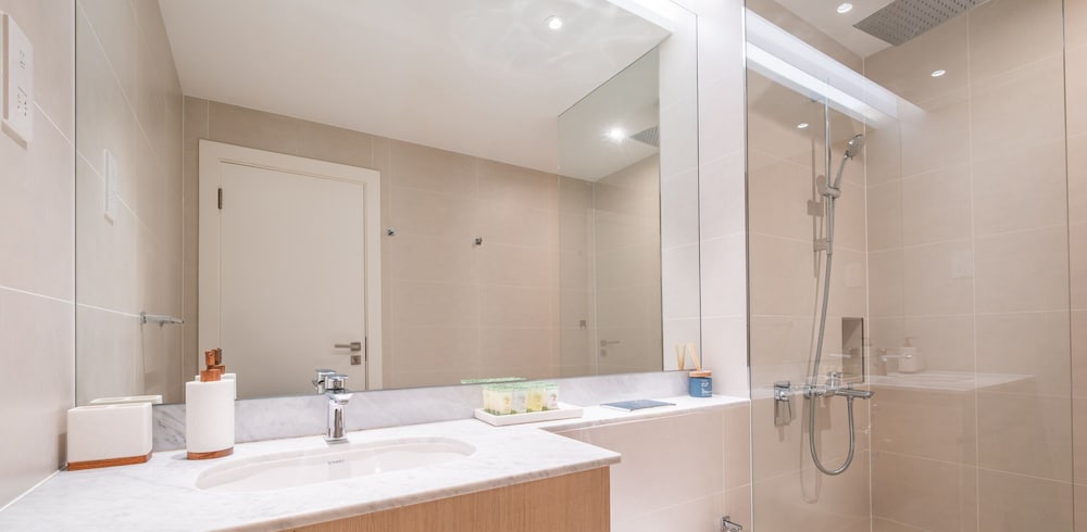 LUX The Le Pont Sea View Suite
