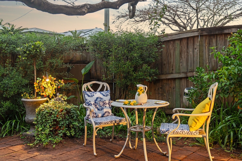Charming 2-bed Terrace in Prestigious Ascot