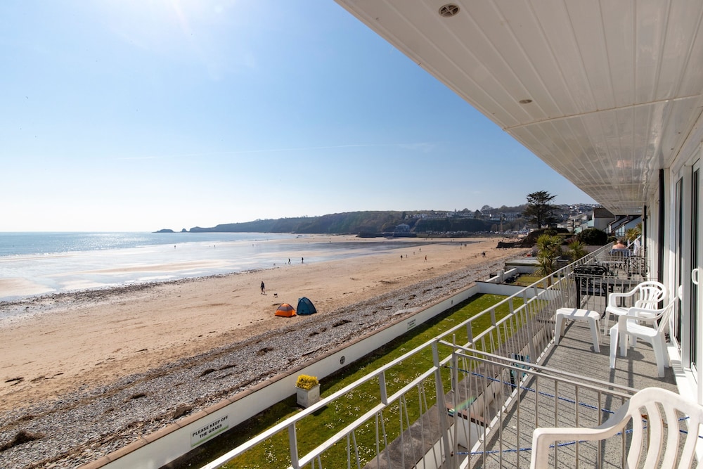 9 Strandways - Sea Views Parking Beach Access
