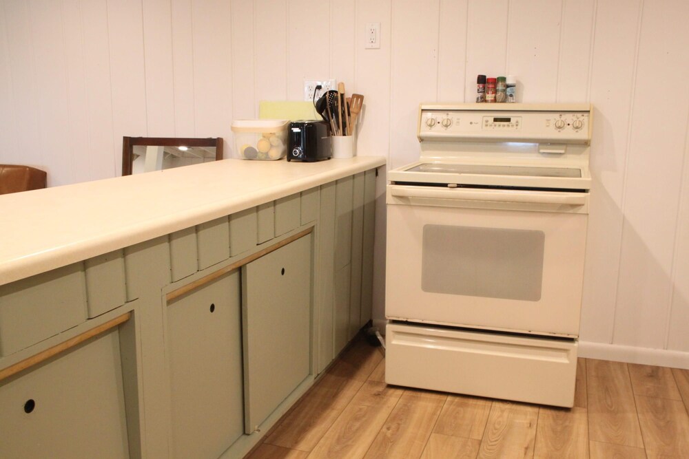 Miner Lake Lakefront Beach Cottage for Family Fun