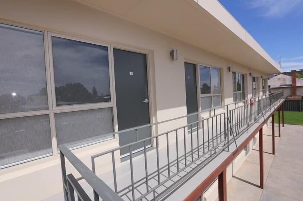 Seven Pines Motor Inn