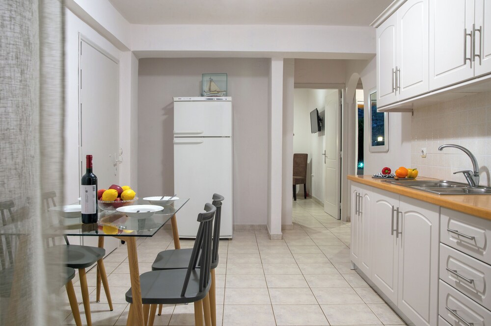Stork Holiday Apartments - Garden & Sea View