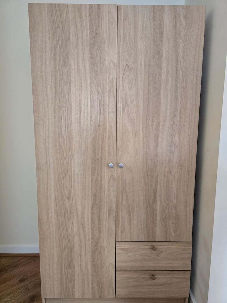 Bright 4-bed Swansea Getaway With Parking
