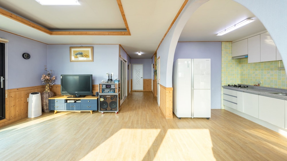 Yeongheungdo Blue Story Pension