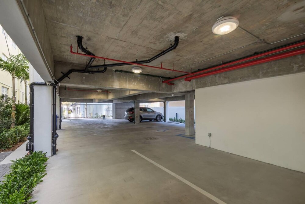 Stylish 2 Bedroom apt in South Beach - Image 4