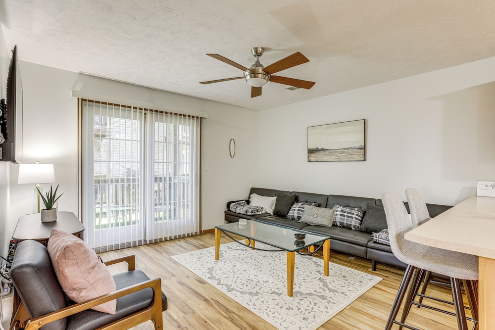 3 Mi to Wvu: Condo w/ Deck in Morgantown