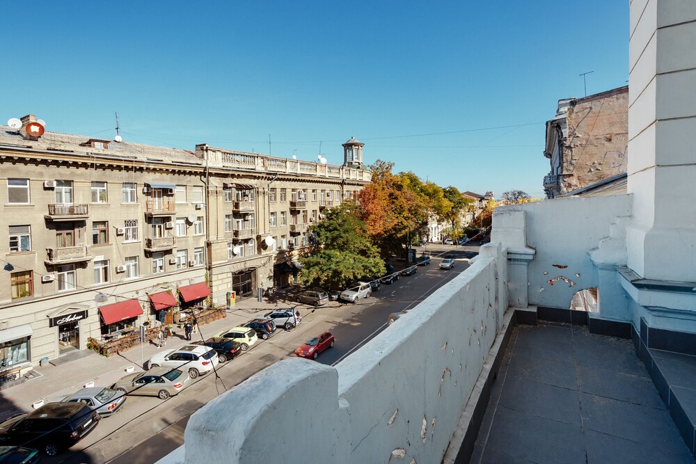 Royal Apartments Grecheskaya 25 view 3