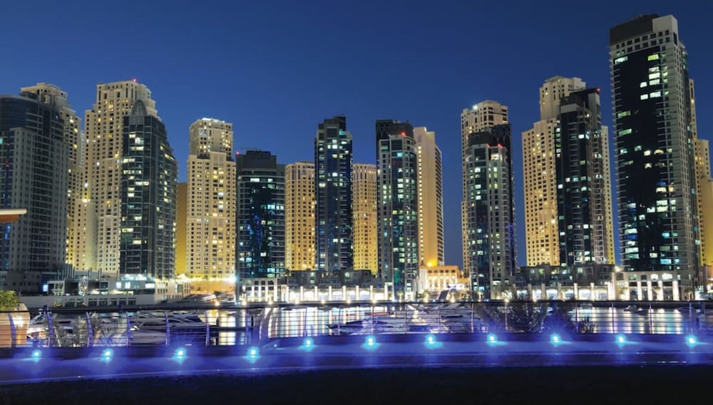 Executive Towers Amazing 1BR Onsite Pool Business bay