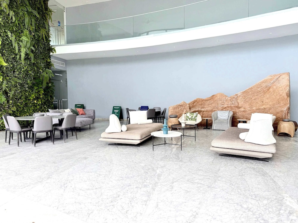 Luxury 2BR Bolongo Ocean View Private Beach