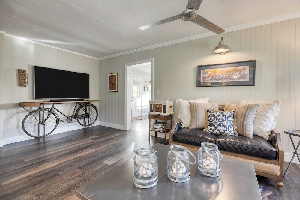 Luxury Wine Country Haven + Vineyard Views Near Top Wineries Adelaida Farmhouse