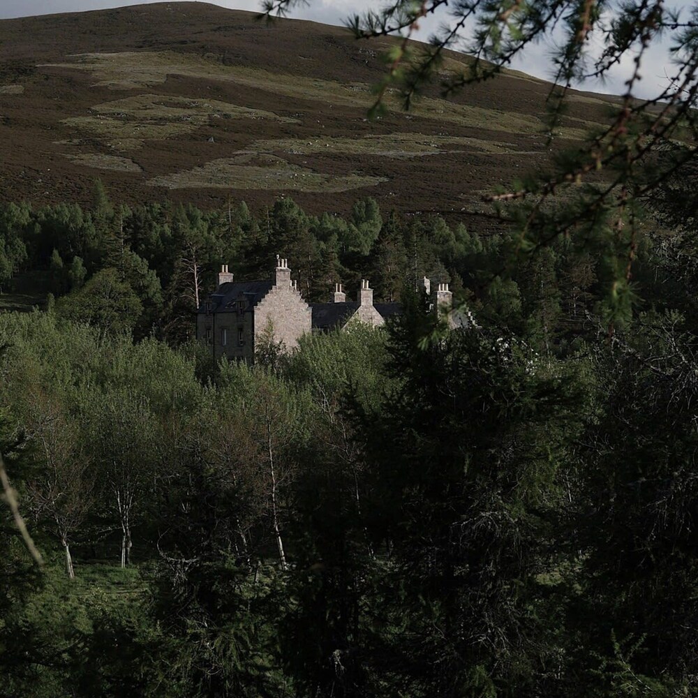 Gairnshiel Lodge - Unique Exclusive Lodge Next to the Castle view 5