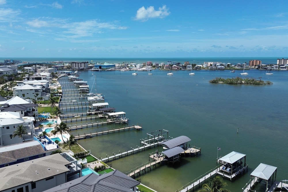 1 Mi to Fort Myers Beach Access! Chic Coastal Home