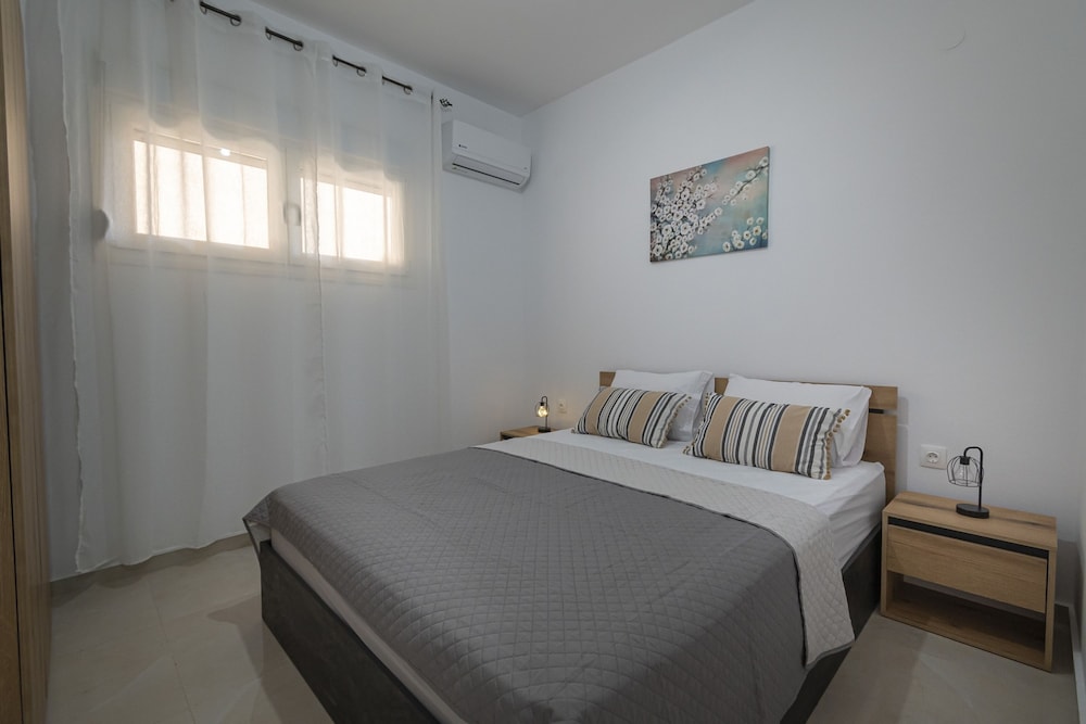 Kyranna Apartment 2 by Rentalspro photo 4