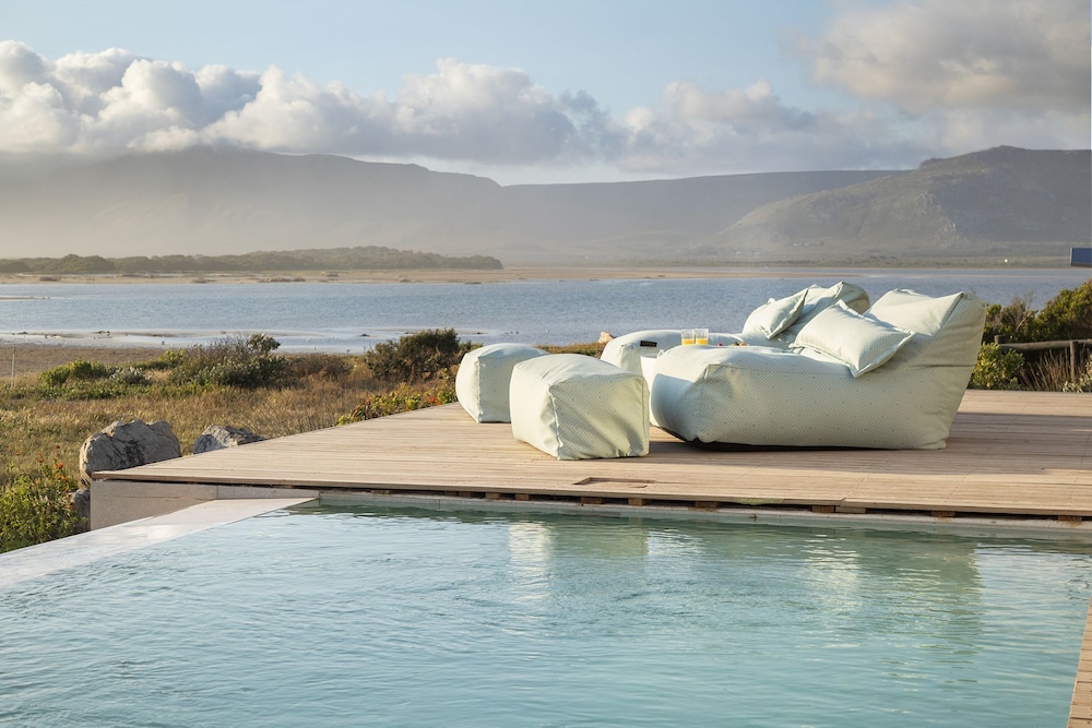 Mbizi Lagoon House