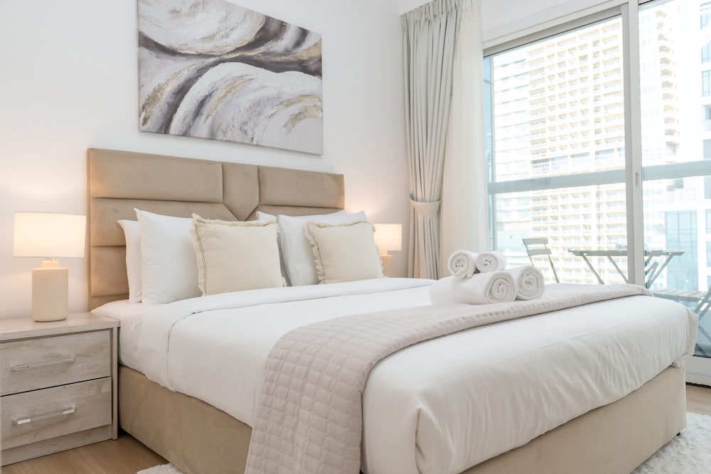 Sleeps 4 in This 2 Bedroom Apartment in Dubai Gate 2