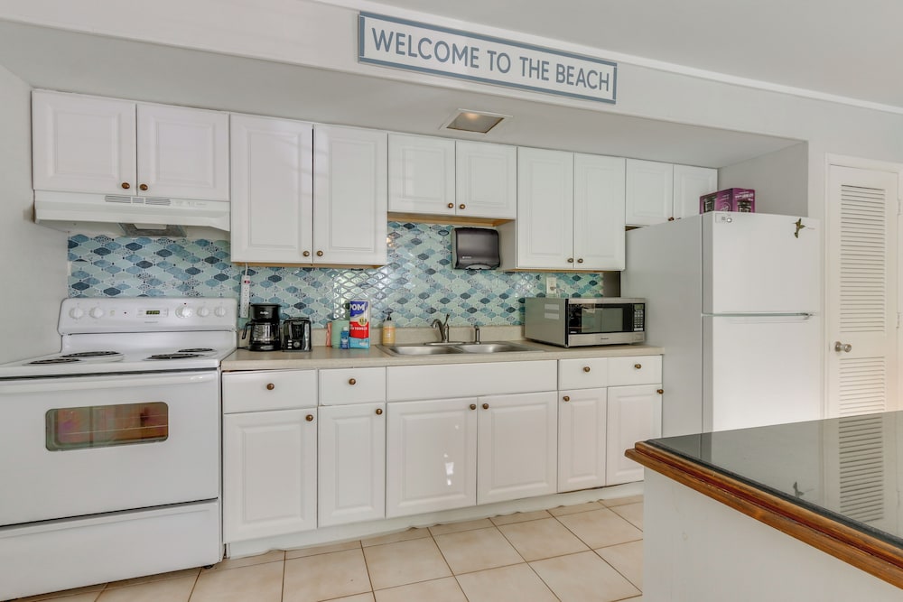 Pool Access, Walk to Beach: Hilton Head Haven!