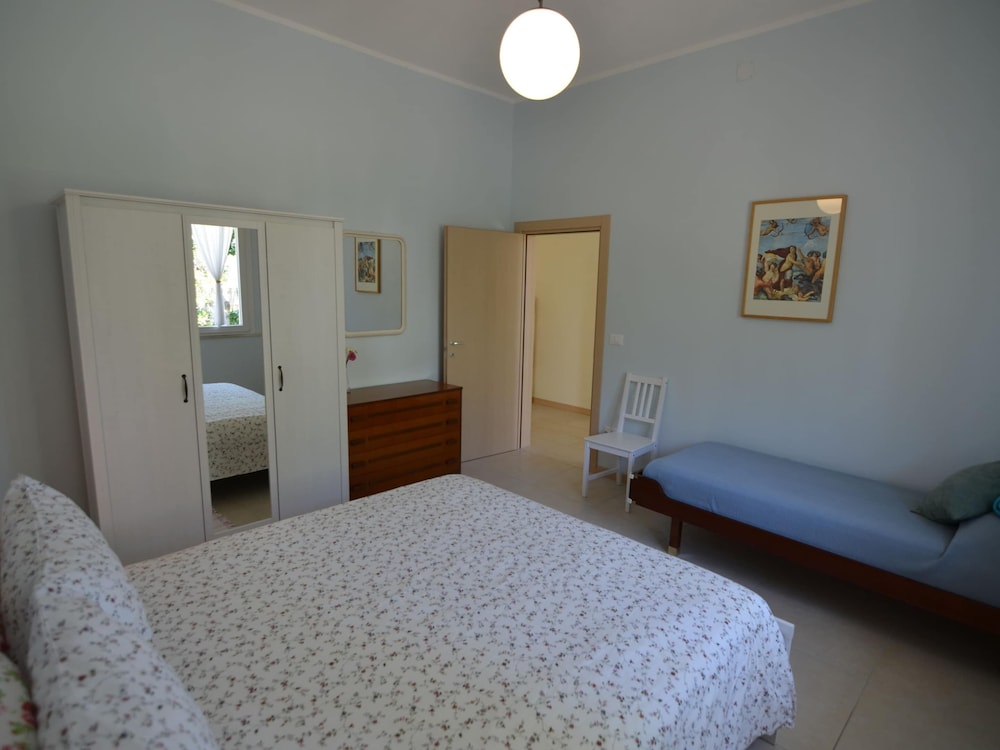Holiday Home Near the Beaches view 3