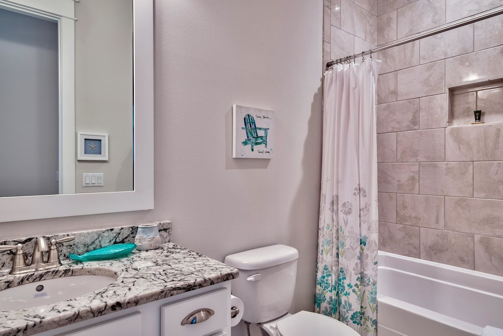 JACK's Place 3 Bedroom Condo By Coastal Dreamin