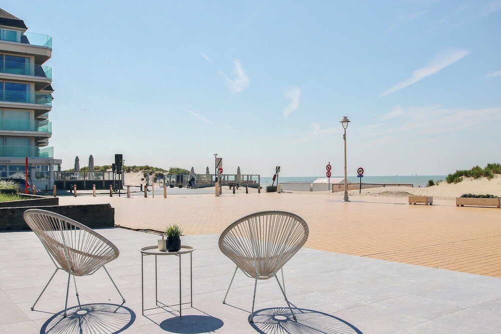 Apartment in Nieuwpoort With Sea View