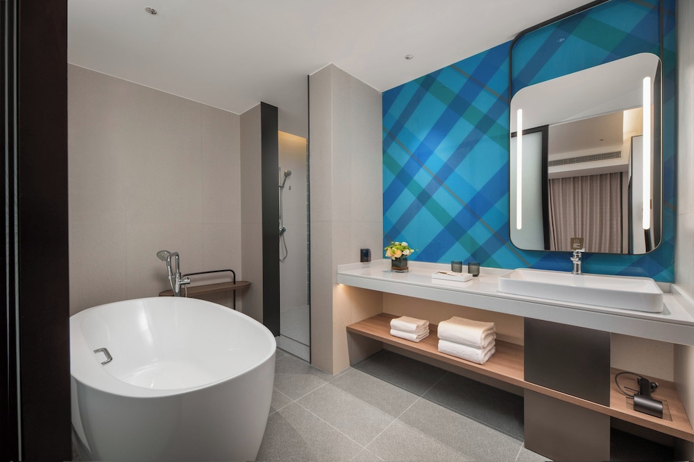 Holiday Inn Express Qingdao City Balcony by IHG
