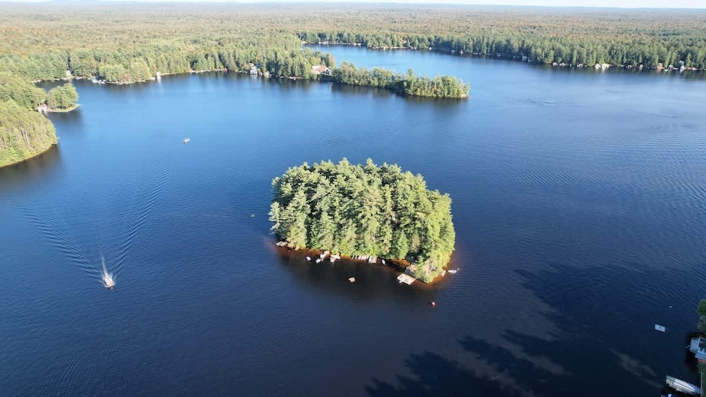 Private Island 5 Homes 2 Hottub Boat -sleeps 17