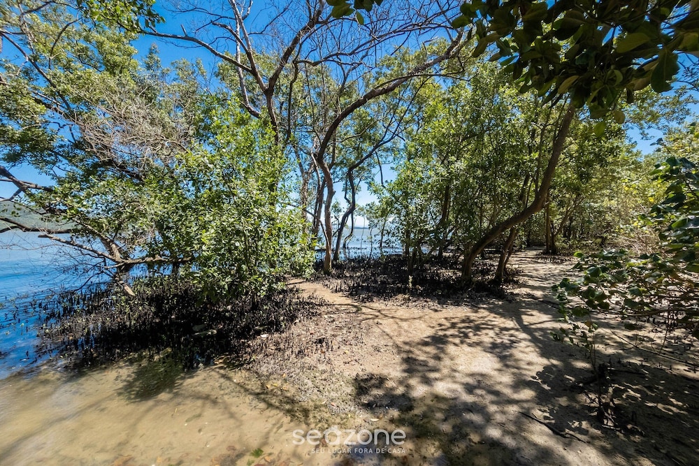 House w/ 2 Bedrooms 650 m From the Beach Adu0440