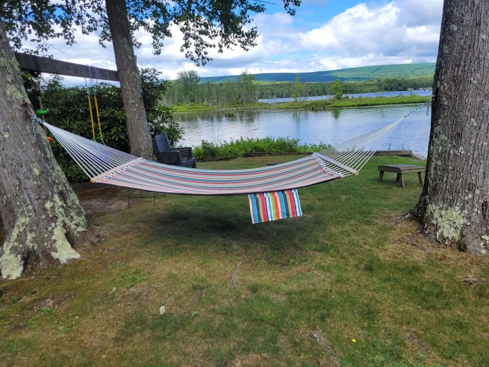 Lakefront Escape - Family Friendly Kayaks