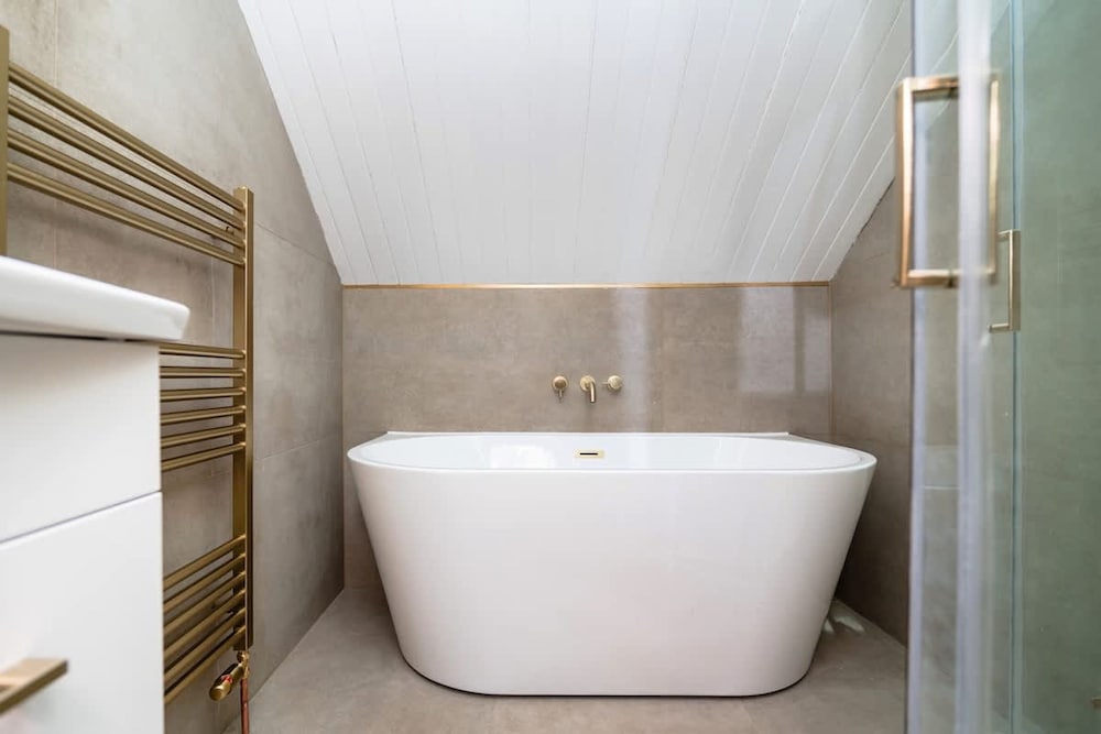 2 Bedroom Cottage-hot Tub-free Parking