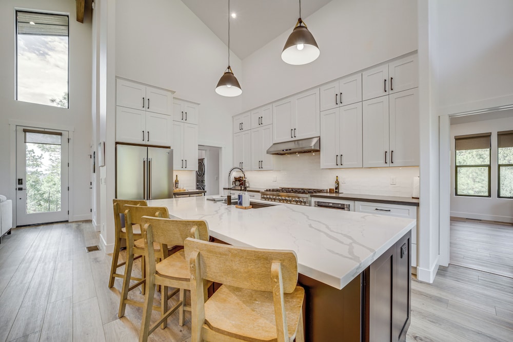 Luxe Pine Home w/ Tonto National Forest Access!