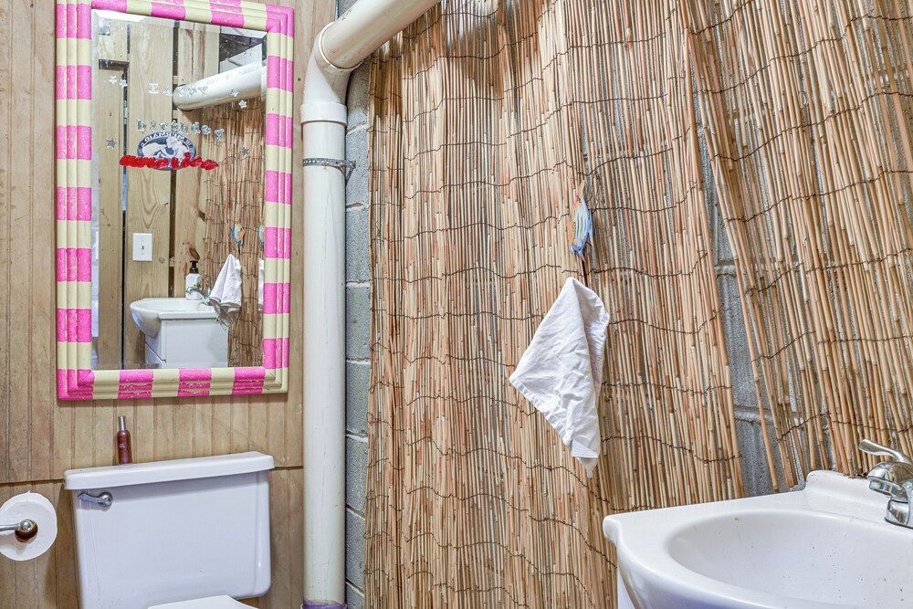 Walk to Beach: Gem w/ Pool & Spa in Isle of Palms!