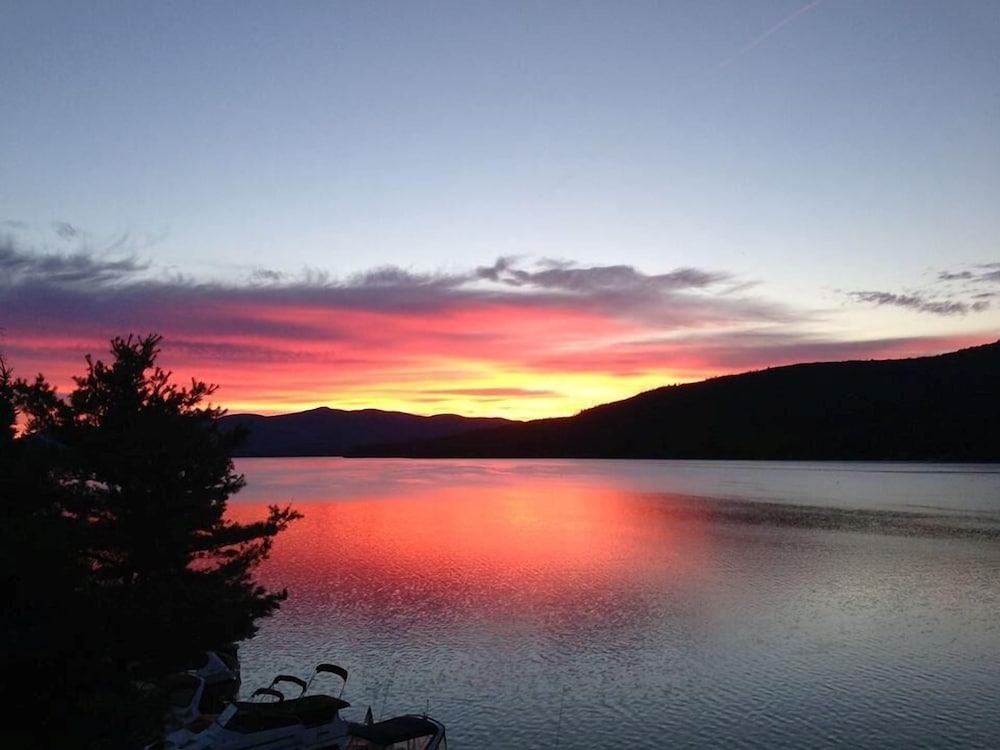 The Lake Motel