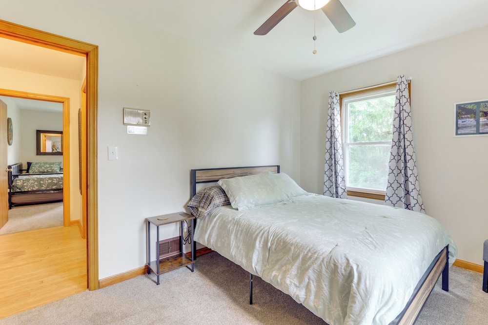 4 Mi to Main Street! Family Getaway in Zanesville