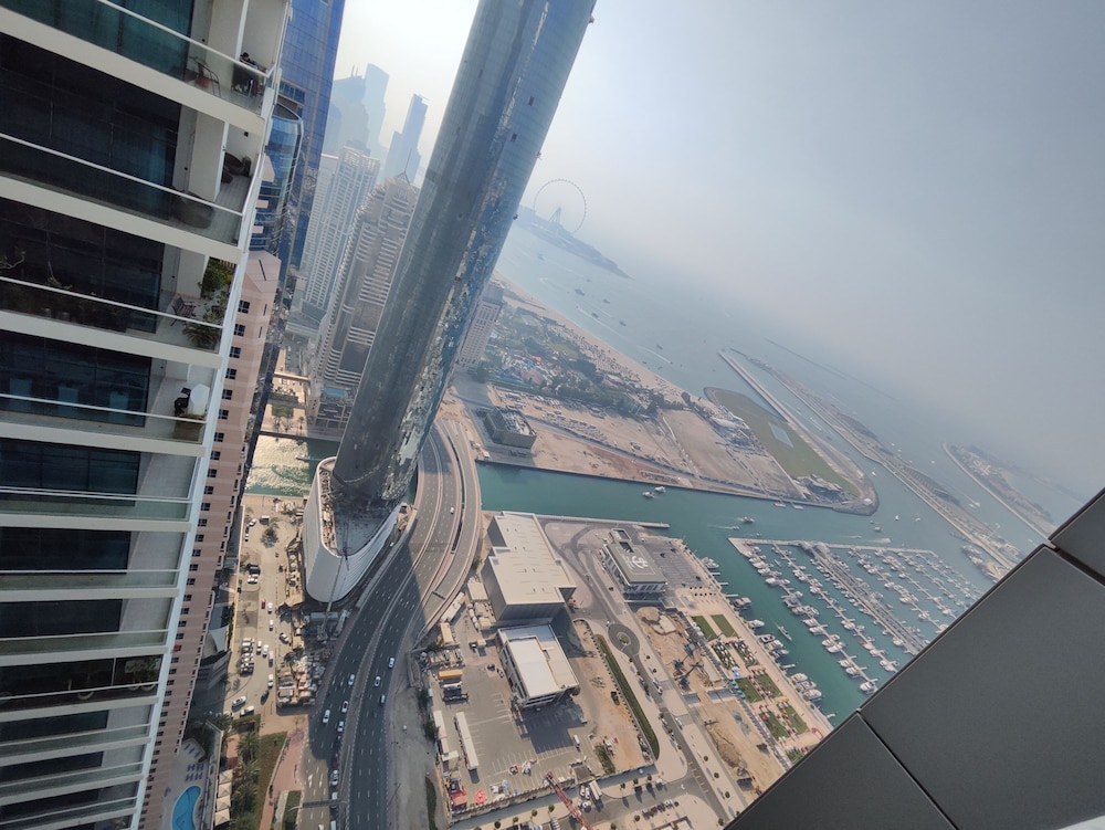 Lux BnB Princess Tower I  Palm & Ocean Views