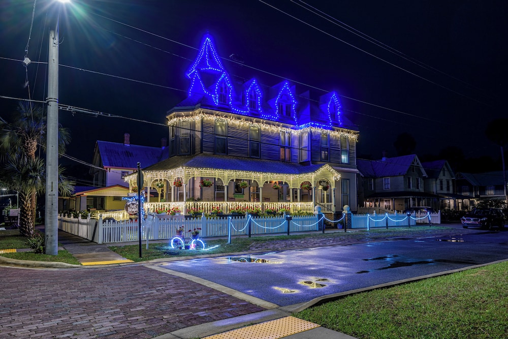 Grand Gables: Home 1 Block to St Johns River